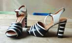 Chie Mihara black and white, Kleding | Dames, Wit, Zo goed als nieuw, Chie Mihara, Sandalen of Muiltjes