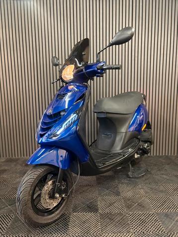 PIAGGIO ZIP 4T 2V BROM 2016 BMW GLANS BLAUW FULL OPTION beschikbaar voor biedingen