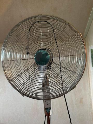 Statiefventilator - Zilverkleurig beschikbaar voor biedingen
