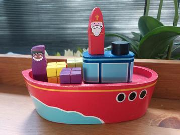 Sinterklaas houten pakjesboot met houten piet en sint beschikbaar voor biedingen