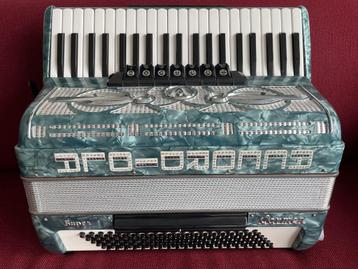 Z.g.a.n. Accordiola Super Carmen accordeon .120 bas . 4korig beschikbaar voor biedingen