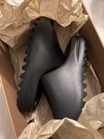 Yeezy Slides - Maat 40,5, Kleding | Heren, Schoenen, Ophalen of Verzenden, Zo goed als nieuw, Zwart, Slippers