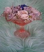 Handwerk. Antiek kralen boeket in roze persglas, Ophalen of Verzenden