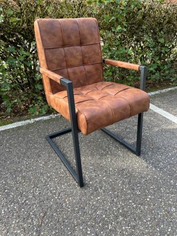 EETKAMERSTOEL INDUSTRIËLE  COGNAC  ARM TIJDELIJK SUPER ACTIE beschikbaar voor biedingen