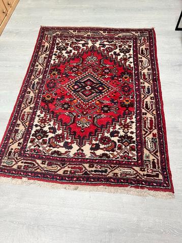 10 Verschillende Perzische tapijtjes beschikbaar voor biedingen