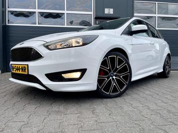 Ford Focus 1.0 ST-LINE *RS 18”LMV*CRUISE*NAVI*TREKHAAK*ECC beschikbaar voor biedingen