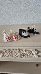2 paar leuke oude poppen schoentjes, Verzamelen, Poppen, Ophalen of Verzenden, Zo goed als nieuw