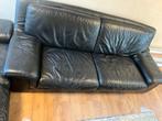 90 Euro  Twee zwarte leren banken, Huis en Inrichting, Banken | Bankstellen, Ophalen, Zo goed als nieuw, 75 tot 100 cm