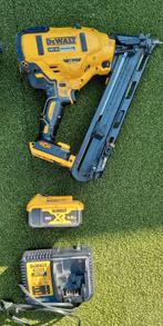 Tacker Dewalt DCN650P2 afwerktacker, Doe-het-zelf en Verbouw, Gereedschap | Handgereedschap, Ophalen of Verzenden, Zo goed als nieuw
