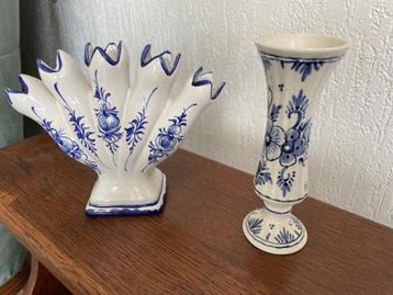 handgeschilderde waaiervingervaas + delft blauw vaas beschikbaar voor biedingen
