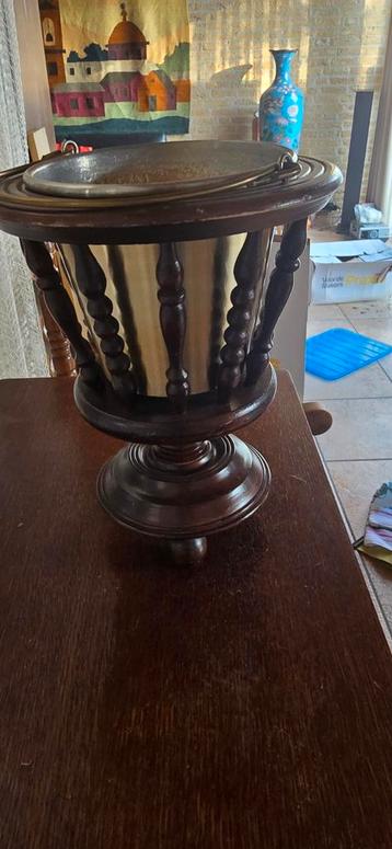 Antieke Wijnkoeler met Houten Onderstel beschikbaar voor biedingen