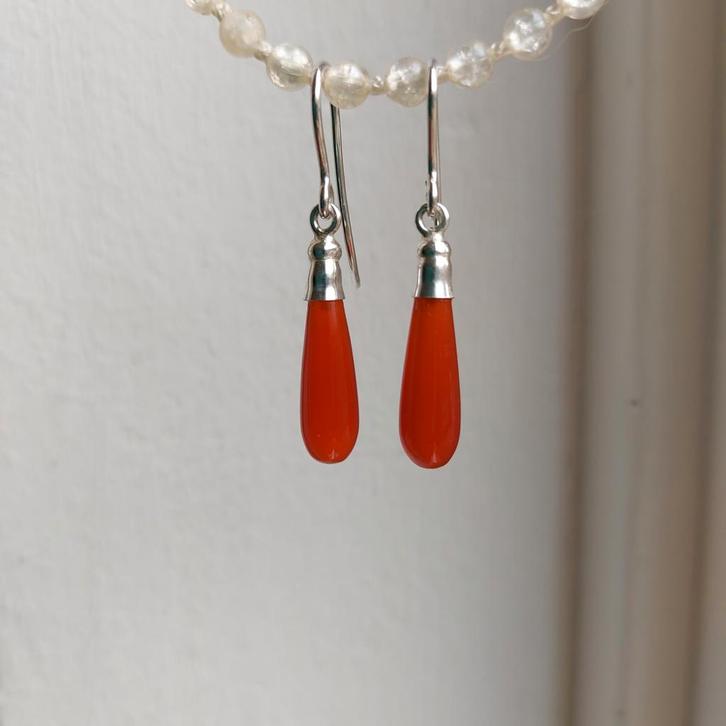 Mooie nieuwe zilveren oorbellen met Carneool pegels, Sieraden, Tassen en Uiterlijk, Ringen, Nieuw, Oranje, Zilver, Met edelsteen