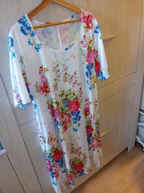 Prachtige witte met bloemetjes jurk maat XXL, Kleding | Dames, Grote Maten, Zo goed als nieuw, Jurk, Wit, Ophalen of Verzenden