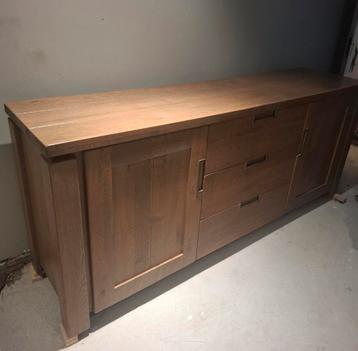 Eiken dressoir beschikbaar voor biedingen