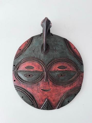 Rond Afrikaans Teke Tsaye tribal masker uit Congo beschikbaar voor biedingen