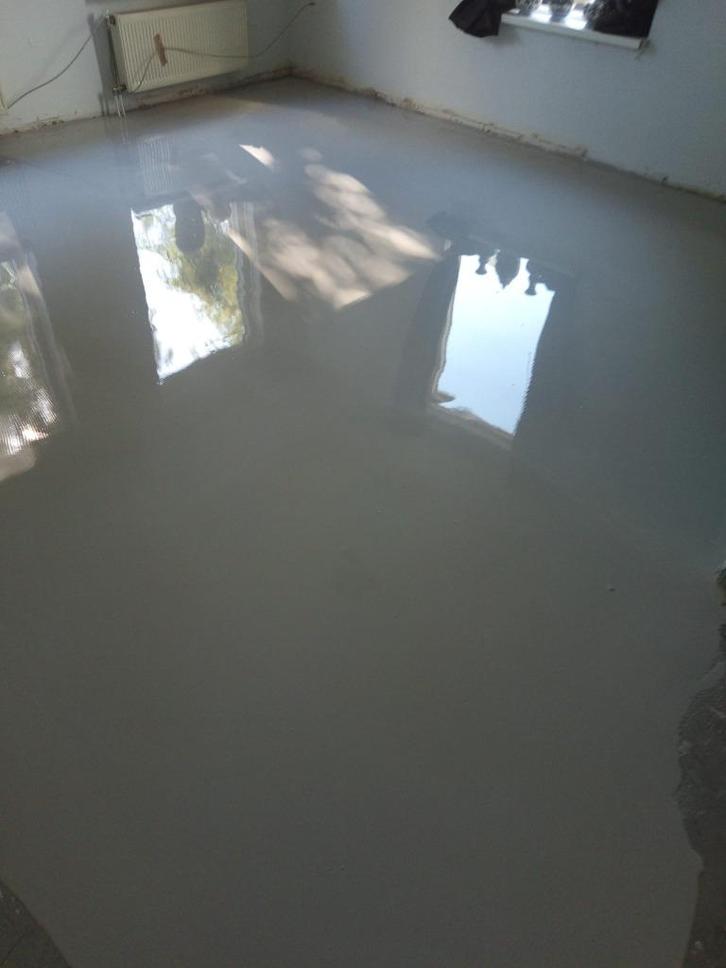 Egaliseren met Egaline  Deal prijs €10 per m2  3 mm dik ,, Diensten en Vakmensen, Vloerleggers en Parketteurs