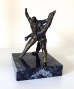 Bronzen beeld van twee figuren met wijde armen 6841-b, Ophalen of Verzenden, Brons