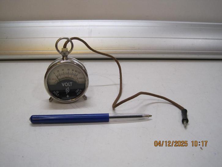 radio volt meter (365), Antiek en Kunst, Antiek | Gereedschap en Instrumenten, Ophalen of Verzenden