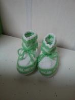 Handgebreide vintage babysokjes/schoentjes met strikkoordje, Schoentjes, Jongetje of Meisje, Ophalen of Verzenden, Zo goed als nieuw