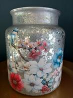 Glazen vaas met zilveren details en meisje, Ophalen of Verzenden, Gebruikt, Glas, Minder dan 50 cm