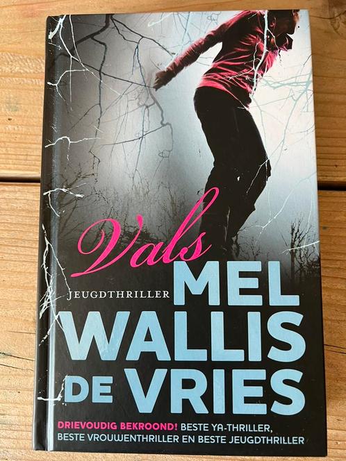 Mel Wallis de Vries - Vals, Boeken, Kinderboeken | Jeugd | 13 jaar en ouder, Zo goed als nieuw, Ophalen