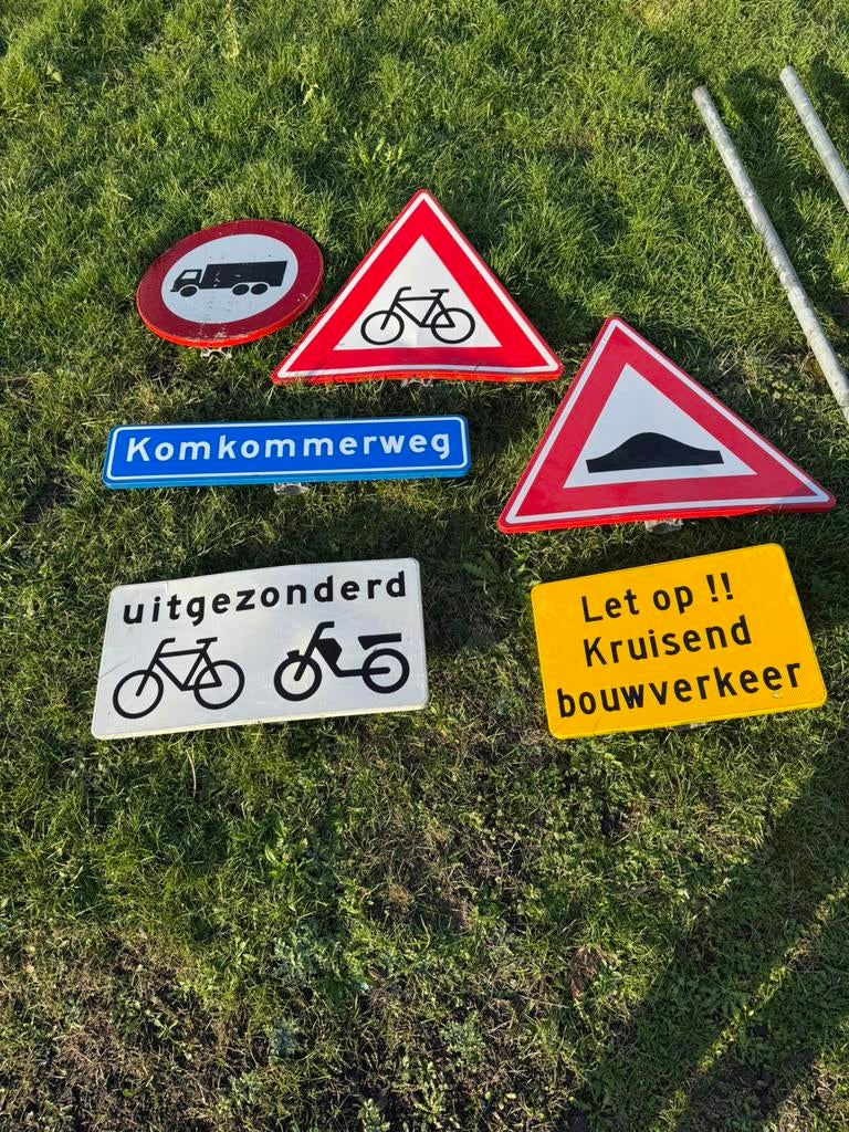 Verkeersbord en paal, Ophalen, Gebruikt