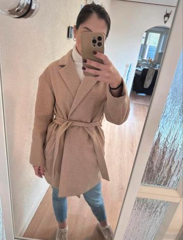 Beige jas met riem - Maat S beschikbaar voor biedingen