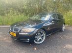 BMW 318i NAP 1eigenaar zeer netjes, Achterwielaandrijving, Zwart, Leder en Stof, Zwart
