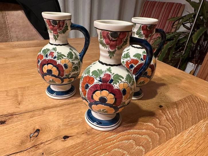 Drie handgeschilderde vaasjes, Antiek en Kunst, Antiek | Keramiek en Aardewerk, Ophalen