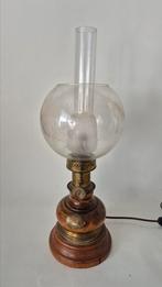 Antieke Olielamp, met E14 fitting, hout en gegraveerd glas., Ophalen of Verzenden