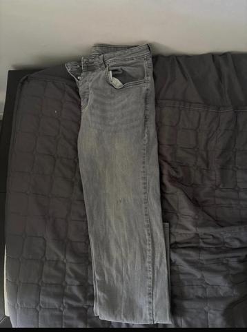 Spijker broek beschikbaar voor biedingen