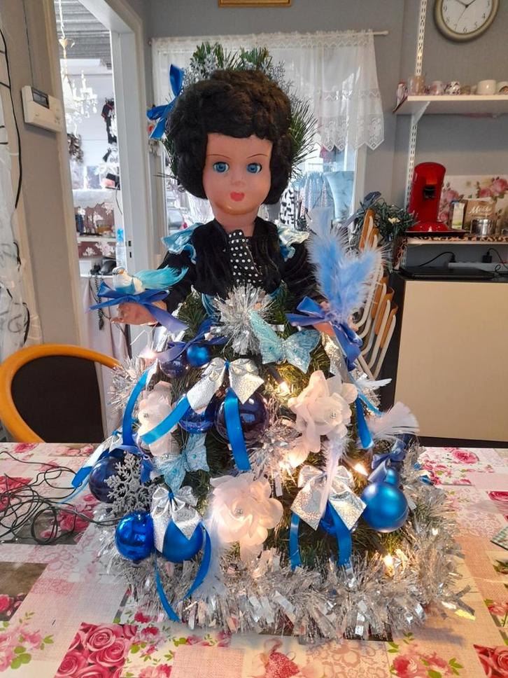 Mooie kerstpop geheel compleet met verlichting, Diversen, Kerst, Zo goed als nieuw, Ophalen