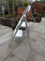 Altrex Giant White 2 treden huishoudtrap, Doe-het-zelf en Verbouw, Ladders en Trappen, Ophalen, Gebruikt, Trap, Opvouwbaar of Inschuifbaar