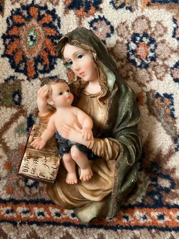 Jezus en maria van kunsthars beschikbaar voor biedingen