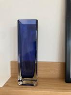 Vintage vaas / kristal blok vaas blauw blue, Blauw, Ophalen of Verzenden, Minder dan 50 cm, Glas