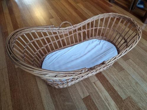 Rieten mand, wieg, incl matras en hoes, Kinderen en Baby's, Babywiegjes en Ledikanten, Zo goed als nieuw, Wieg, Ophalen