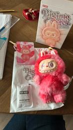 Labubu pop mart roze/rood, Ophalen of Verzenden, Zo goed als nieuw