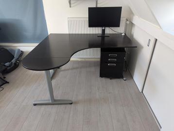 Ikea hoekbureau met bijbehorend ladekastje