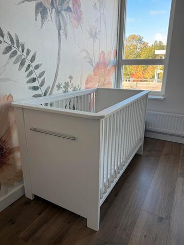Complete Babykamer Set, Bed, Commode & Kast, Kleur wit beschikbaar voor biedingen