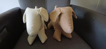 honden decoratie 2 stuks, wit en beige, gevuld, stevig beschikbaar voor biedingen