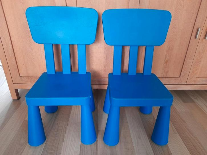 2 blauwe Ikea Mammut stoeltjes., Kinderen en Baby's, Kinderkamer | Tafels en Stoelen, Gebruikt, Stoel(en), Ophalen