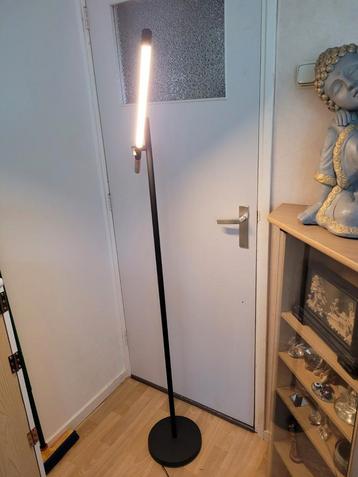 Diverse vloerlampen beschikbaar voor biedingen
