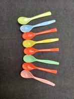 8 vintage koffie/thee of ijslepeltjes uit de 70er jaren., Kunststof, Gebruikt, Ophalen of Verzenden, Vaatwasserbestendig