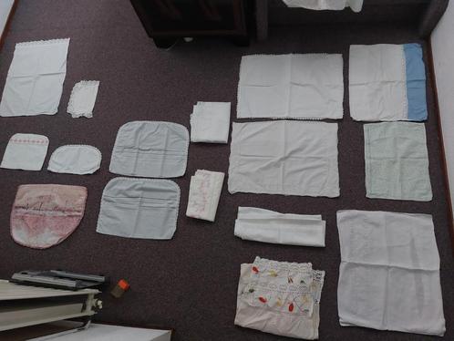 VEEL Vintage kant katoenen beddengoed lakentjes kussenslopen, Antiek en Kunst, Antiek | Kleden en Textiel, Ophalen of Verzenden