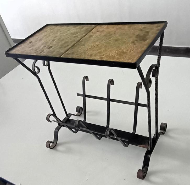 vintage krantenbak bijzettafel brutalistisch design jaren 70, Huis en Inrichting, Woonaccessoires | Krantenbakken en Lectuurbakken