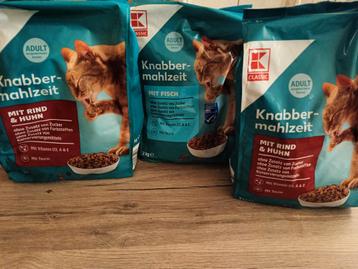 3 zakken kattenvoer ( 6 kilo totaal)  beschikbaar voor biedingen