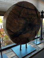 Oud houten wiel op statief., Huis en Inrichting, Woonaccessoires | Overige, Ophalen, Gebruikt