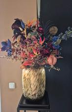 Groot zijdenboeket Silkka met cheetah vaas op zuil, Huis en Inrichting, Woonaccessoires | Kunstplanten en Kunstbloemen, Ophalen