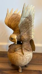 Handgemaakt Suar-houten adelaar op ei - klein +/- 35cm hoog, Antiek en Kunst, Kunst | Beelden en Houtsnijwerken, Ophalen of Verzenden