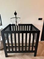 Zwarte box incl matras, boxkleed en muziekmobiel, Ophalen, Zo goed als nieuw, Rechthoekig, Boxkleed